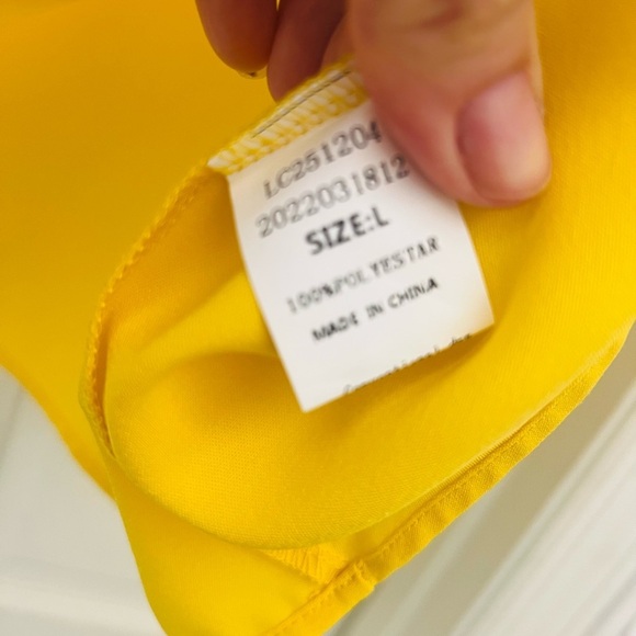 Beautiful in new condition Yellow size large blouse - Picture 2 of 3